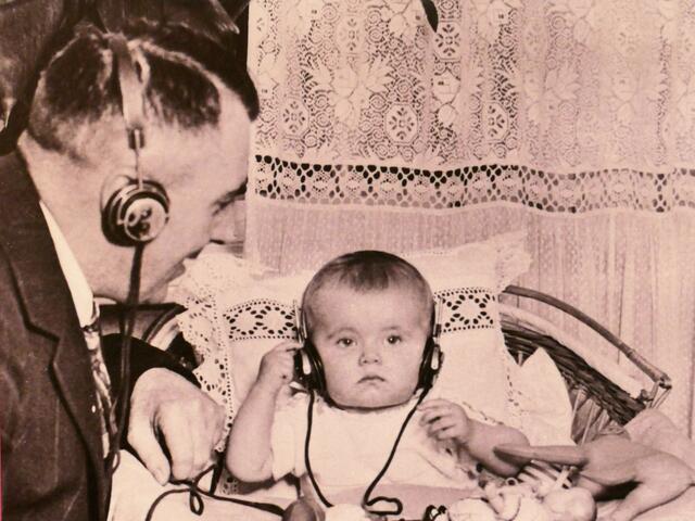 Radiohören mit Kopfhörer 1928