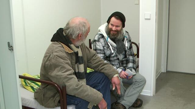 Hat sich sehr gefreut über das Angebot - der Obdachlose Rolf Schote (67) --> https://www.facebook.com/notes/max-bryan/-videobotschaft-/2082356088448962/