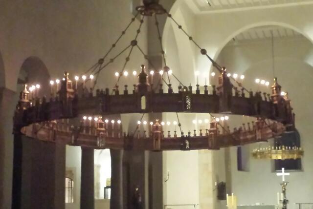 Radleuchter im Kerzenlicht