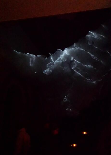 Kreuzkirche, wabernde Lichtnebel in der dunklen Kirche