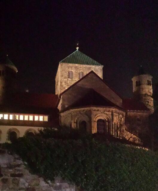 Michaeliskirche, Ostapsis, darin die Bernwardsgruft