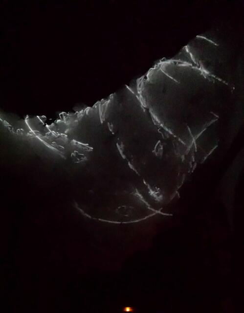 Kreuzkirche, wabernde lichtnebel in der dunklen Kirche