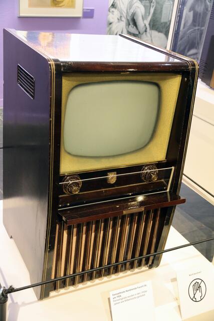 das Fernsehen kommt