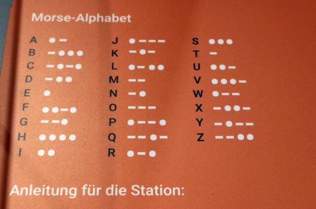 Steffen kennt dieses Morse Alphabet und beherrscht es