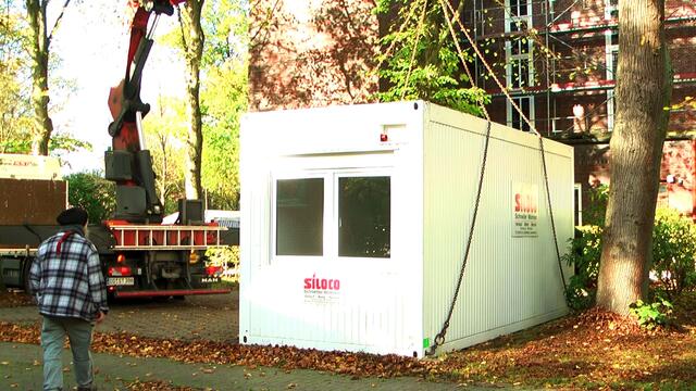 +++ AKTUELL +++

Wie hier auf dem Parkplatz der Ansgar-Gemeinde in Hamburg Langenhorn haben wir in diesem Winter insgesamt drei Wohncontainer aufgestellt. Ein wunderbares Gefühl, so viele Menschen für eine gemeinsame Sache begeistern zu können. Wir sind sehr dankbar, dass es diese Möglichkeiten des Internets gibt, die uns alle stark verbinden lassen in der Hoffnung auf ein besseres Leben für die Obdachlosen dieser Stadt. Danke Freunde!