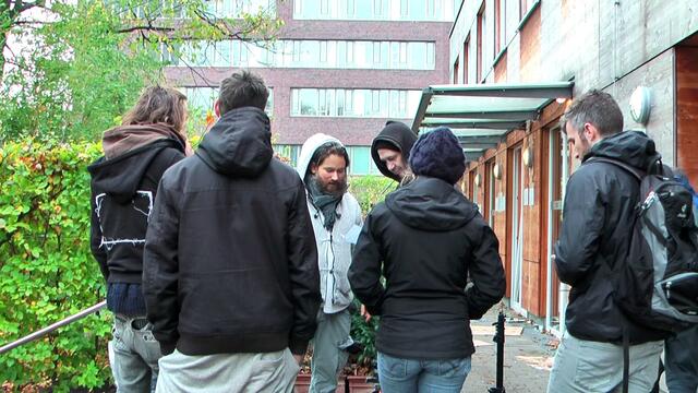 Am 1. November waren wir deshalb selbst auch mit vor Ort und schauten, wer weitere Hilfe benötigte. Am Ende des Tages stand ein erster Containerbewohner fest.