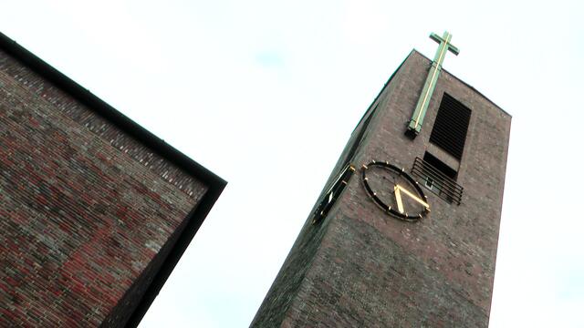 Drei Bauämer hatten kein Problem damit die Baugenehmigung für drei unserer Standorte zu erteilen. Darunter auch das Bauamt Nord für unseren Hauptstandort in der Langenhorner Chaussee, wo nachher der Deutsch-Pole "Bolle" einzog. Die Kirche übernahm sogar die standortübergreifende Trägerschaft im Fall einer Stiftungsbeteiligung und auch das Bezirksamt zog auf ganzer Linie mit und genehmigt die begehrte Container-Aufstellung.