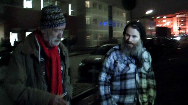 Noch vor Weihnachten zog der 67-Jährige Rolf in den Wohncontainer an der Petruskirche. Er ist einer dieser Menschen, die es sehr schwer haben mit dem ständigen rein und raus im städtischen Winternotprogramm und Rolf nahm das Angebot dankend an. Auch er ist seit nunmehr einigen Monaten glücklicher Bewohner eines Einzelcontainers.