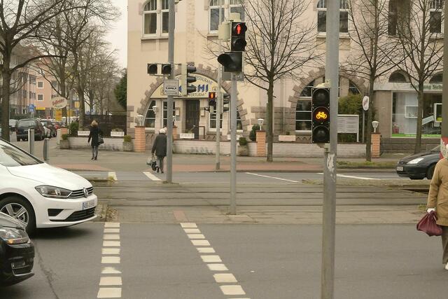 ... und giebt Radfahrer genügend Zeit.