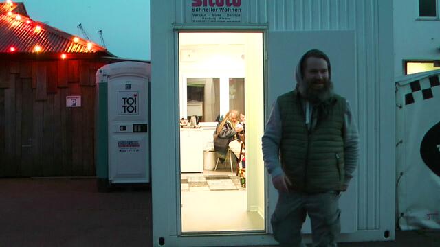 +++ Rückschau +++

Unser Initiative in 2016 startete mit "Ein Herz für Klaus", eine Privatinitiative, die dem Hamburger Obdachlosen Klaus Walter (62) mittels einer monatelangen Spendensammlung das sichere Überwintern in Hamburg ermöglichte. https://www.facebook.com/groups/HamburgerObdachlose/