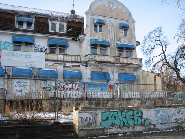 Eine Schande für die ganze Stadt ! Die Stadtvertreter sollten alle zurücktreten!