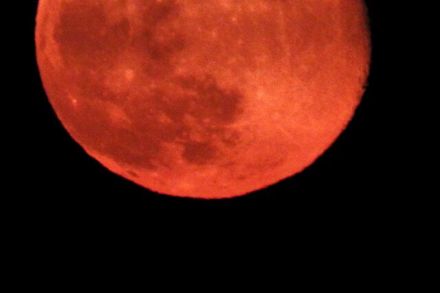 Der Mond scheint rot...