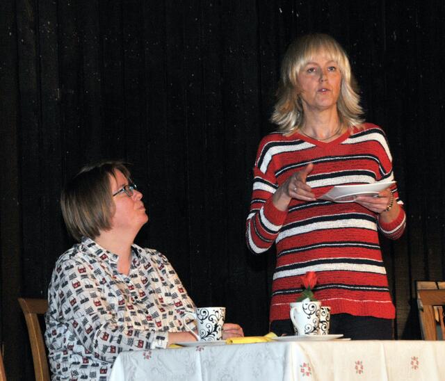 Szenen aus dem Stück: "Bei Hitze ist es wenigstens nicht kalt" des Südstädter Komöd'chens.