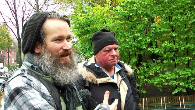 Bei der Vergabe der Wohncontainer-Plätze über die TAS am 1.11. ist auch er leer ausgegangen und das OBWOHL ein Container an der Hammer Kirche noch frei war. Seine Deutschkenntnisse seien "zu mangelhaft" - teilte Uwe Martiny (Diakonie "TAS" Hamburg) mir auf Nachfrage dann mit und Leute wie er hätten KEINERLEI CHANCE einen Container über die DIAKONIE in einer der Kirchengemeinden zu bekommen.  https://tinyurl.com/wohncontainer