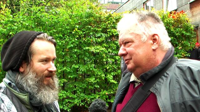 Boleslav "Bolle" Hauptmann ist Deutsch-Pole. Seine Familie stammt aus Schlesien und Bolle ist überglücklich dieses Angebot von privat zu bekommen. Seit Jahren schon versucht er in Deutschland Fuß zu fassen. Schlug sich als Tagelöhner durch und verlor dann die Frau. Ein Leben gezeichnet von Pech. https://tinyurl.com/wohncontainer