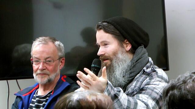 Festgestellt wurde unter anderem die Unterschiedlichkeit der Entscheidungen in Ermessensfragen der Bauämter. So gibt es keine einheitlichen Richtlinien, wie mit Bauanträgen zur Errichtung von Wohncontainern für Hamburger Obdachlose umzugehen ist. Einige wollen die Container, andere nicht. https://tinyurl.com/wohncontainer