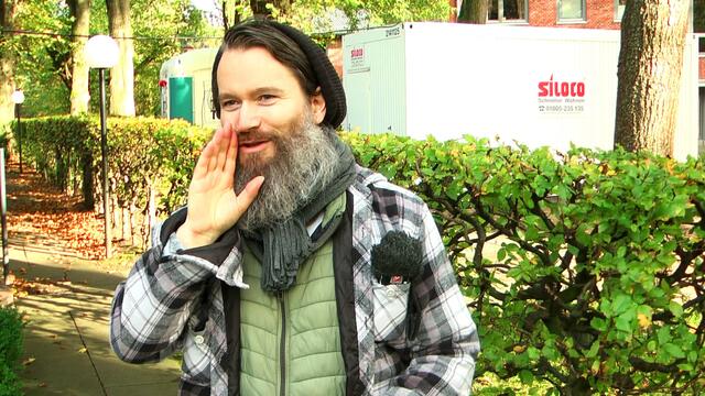 Ein paar Schritte weiter steht Sonja Peters, die Tochter des Herrn, der auch den Strom schon mit gelegt hatte und ich rufe sie zu mir.