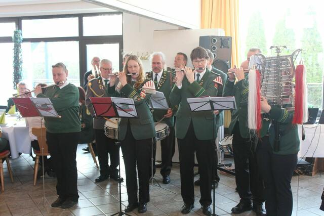 Musikalische Einstimmung durch den Spielmannszug Laatzen