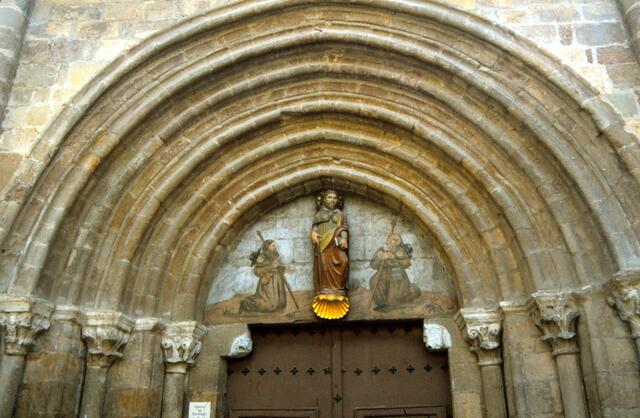 Tympanon über dem Portal von St. Jacob in Sanguesa
