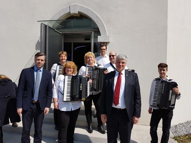 Die Bürgermeister danken dem Ensemble für die tollen musikalischen Darbietungen während des Besuchs in der Partnerstadt.