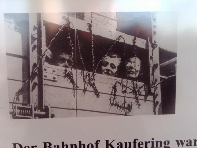 1944 Deportation nach Kaufering im Güter-Waggon(Schautafel am Bahnhof Kaufering)