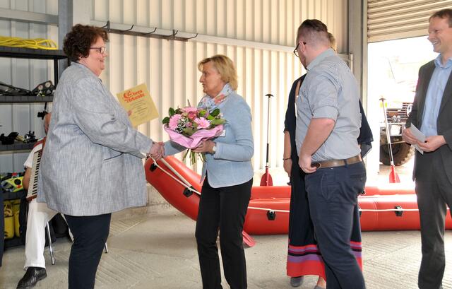 Ehrung von Anja Wildhagen (l.)