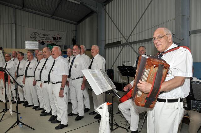 Der Seemans-Chor Hannover sorgte beim Bezirksratsempfang für den musikalischen Rahmen.