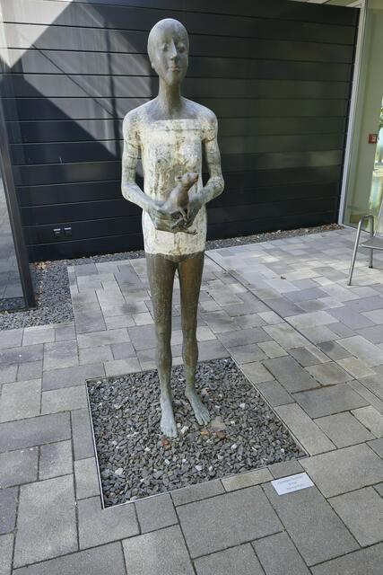 Hinter der Wandelhalle