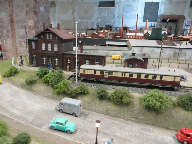Im Vordergrund der frühere Bahnhof Stadthagen West. Das Bild zeigt nur einen kleinen Ausschnitt der riesigen Modellanlage. Der MEC bietet auch öffentliche Besichtigungstage an: http://www.mec-stadthagen.de