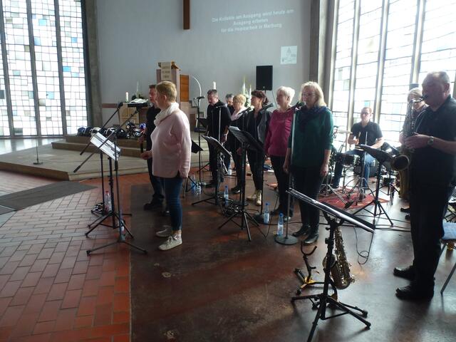 Die 13köpfige Gospel- und Popformation GosPop sorgt für den Sound beim MoGo