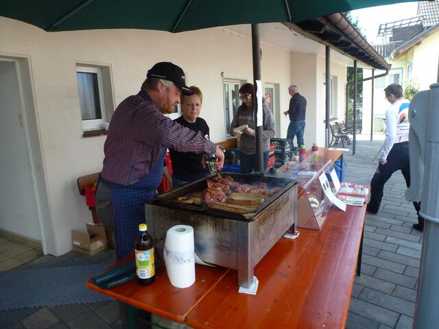 ......und für die Freunde der herzhaften Küche glüht der Grill!