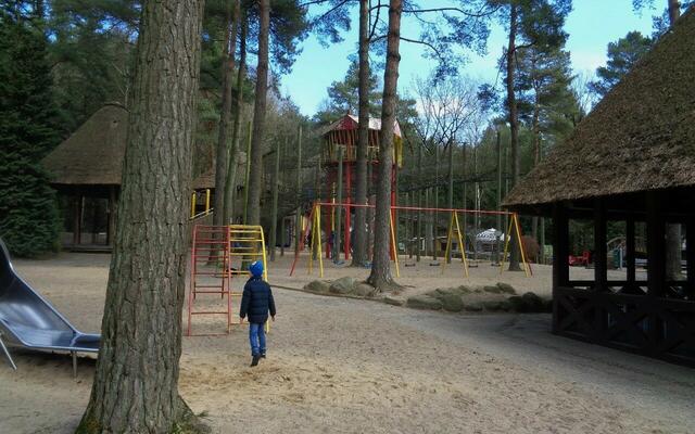 Kinderspielplatz (Teilansicht)