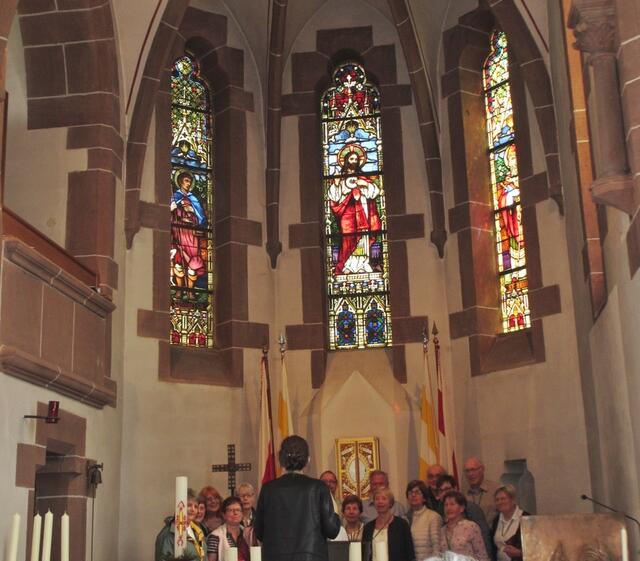 "Das Zentrum im Ort ist das 'Gotteshaus', geweiht dem heiligen Sankt Nikolaus. ...Eine Stätte der Begegnung, bei Freud' und im Leid, trägt die Kirche die Menschen durch Ihre Zeit." (Ode an Himmelsberg von Frau Friederike Nebel)