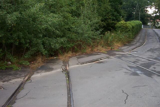 Die alten Gleise von der Firma Schümann ausgehend in Richtung Firma Winter in Höhe der Moselstraße (Aufnahme aus dem Jahr 2003)