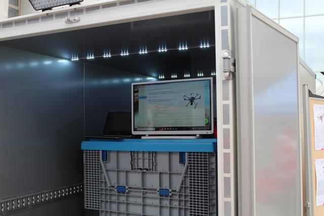 Am Flugsimulator konnte virtuell eine Drohne geflogen werden