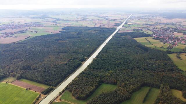 Und wer vielleicht Lust auf weitere Radtouren hat, folgt dem Mittelkanal in westlicher Richtung auf das Weserbergland zu. | Foto: Fabian Wolter