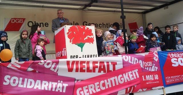 Kinder bei der Preisverleihung zum Luftballonwettbewerb und der Kinderrally