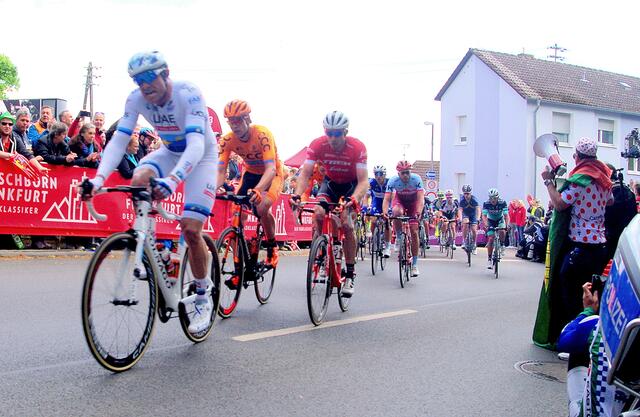 Der spätere Sieger Alexander Kristoff im Europameistertrikot bei der zweiten Passage