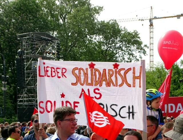 1. Mai 2018 in Wien: Maiaufmarsch der SPÖ Wien. Einzug auf den Rathausplatz.