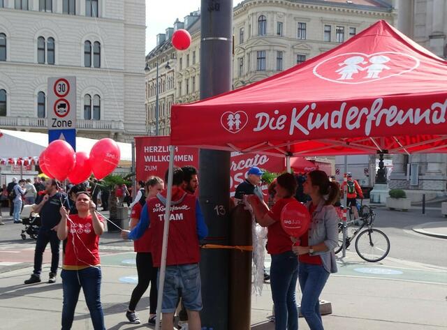 1. Mai 2018 in Wien: Maiaufmarsch der SPÖ Wien. Universitätsring.