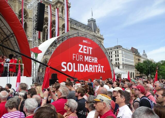 1. Mai 2018 in Wien: Maiaufmarsch der SPÖ Wien. Kundgebung auf dem Rathausplatz.