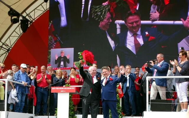 1. Mai 2018 in Wien: Maiaufmarsch der SPÖ Wien. Kundgebung auf dem Rathausplatz.