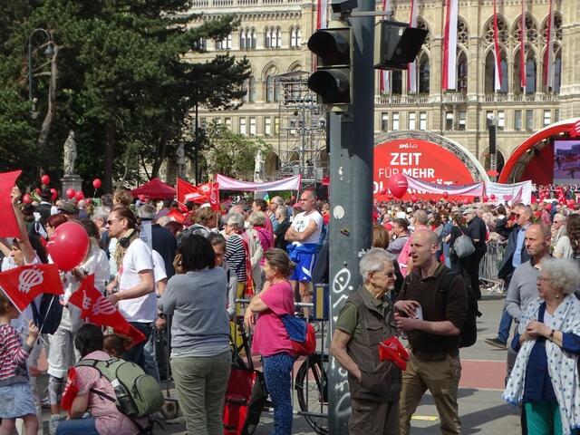 1. Mai 2018 in Wien: Maiaufmarsch der SPÖ Wien. Universitätsring.