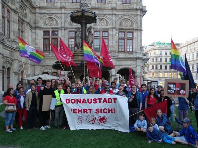 1. Mai 2018 in Wien: Fackelzug der Sozialistischen Jugend Wien. Treffpunkt bei der Staatsoper.