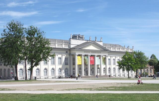 Museum Fridericianum am Friedrichsplatz - erbaut von 1769 bis 1779 von Simon Louis du Ruy.