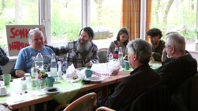 +++ Mitmachen und gemeinsam ein Zeichen setzen +++ Obdachlosigkeit ist nicht nur ein Thema für den Winter. Auch im Sommer sind die Obdachlosen den Gewalten der Straße schutzlos ausgeliefert. Überfälle, Brandanschläge, immer wieder kommt es zu Übergriffen und es braucht auch im Sommer SCHUTZRÄUME für die Obdachlosen. Mit gutem Beispiel gehen wir voran und gründen dieser Tage das erste Hamburger Sommernotprogramm. https://tinyurl.com/reise-ins-glueck