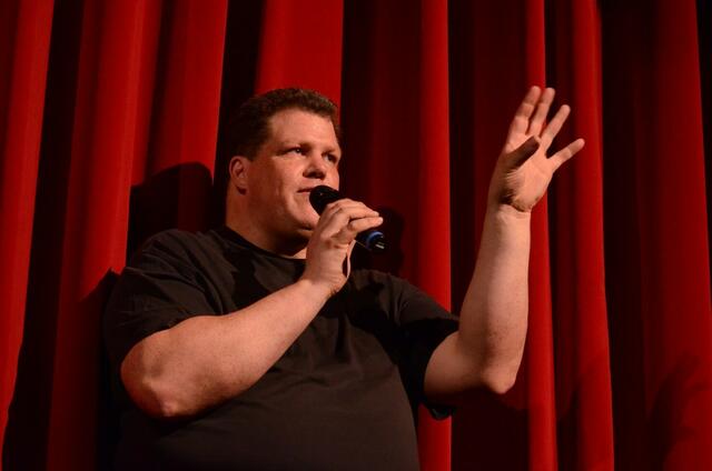 TTA-chef Holger Leister bedankt sich bei den sponsorInnen.