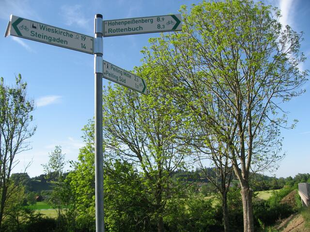 Die Wieskirche bei Steingaden, dürfte einigen my-heimat-Mitgliedern bekannt sein. Leider enden die schönen bequemen und geteerten Radwege meist dort, wo die ersten Wiesen und Felder beginnen. Mit dem nächsten steilen Berg, sollte man hier in dieser Gegend aber immer rechnen.