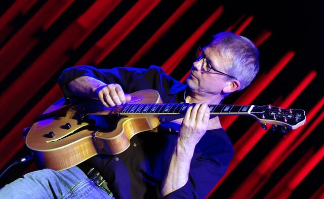 Martin Blohm und Band im "Hallenbad - Kultur am Schachtweg" zu Wolfsburg an einem traumhaft schönen Samstag im Frühling 2018