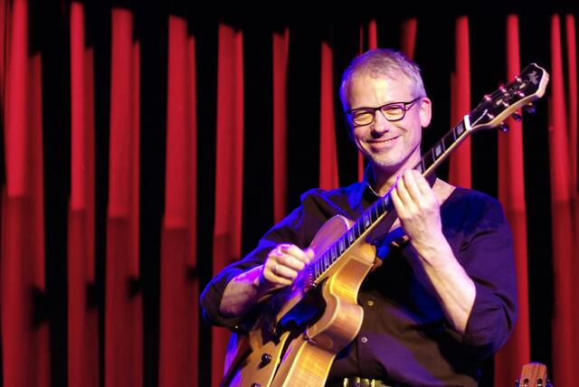 Martin Blohm und Band im "Hallenbad - Kultur am Schachtweg" zu Wolfsburg an einem traumhaft schönen Samstag im Frühling 2018